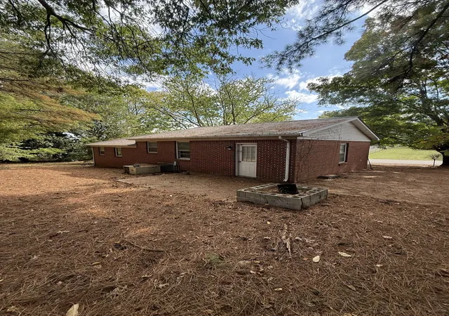 Photo 3 of Single family home for sale at 106 Cherokee Dr, Mc Minnville, TN 37110 | MLS# 3622317 | Listing updated on 2026-10-19