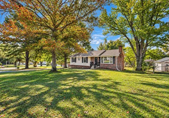 Photo 3 of Single family home for sale at 180 Haven Dr, Clarksville, TN 37042 | MLS# 3620731 | Listing updated on 2026-10-16