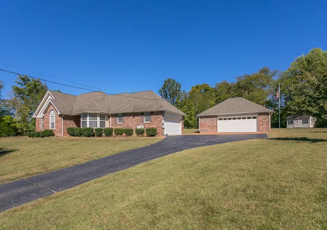 Photo 2 of Single family home for sale at 404 Amber Ct, Spring Hill, TN 37174 | MLS# 3621485 | Listing updated on 2026-10-16