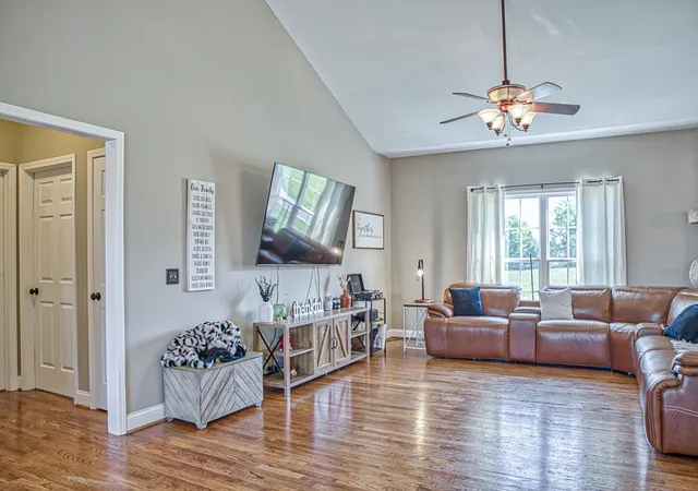 Photo 3 of Single family home for sale at 1964 Clemmons Rd, Cookeville, TN 38501 | MLS# 3620679 | Listing updated on 2026-10-14