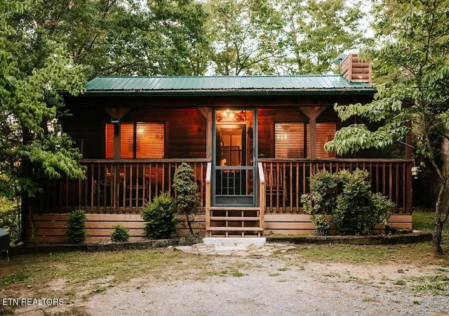 Photo 2 of Single family home for sale at 3119 Bear Mountain Ln, Sevierville, TN 37876 | MLS# 3620716 | Listing updated on 2026-10-15