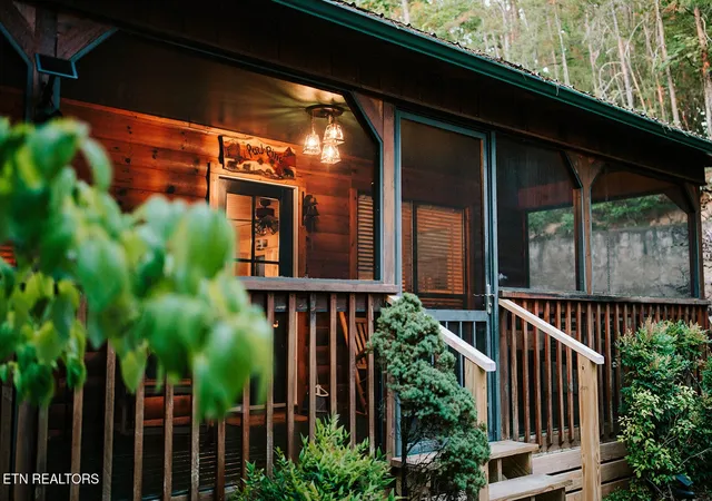 Photo 3 of Single family home for sale at 3119 Bear Mountain Ln, Sevierville, TN 37876 | MLS# 3620716 | Listing updated on 2026-10-15