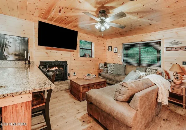 Photo 4 of Single family home for sale at 3119 Bear Mountain Ln, Sevierville, TN 37876 | MLS# 3620716 | Listing updated on 2026-10-15