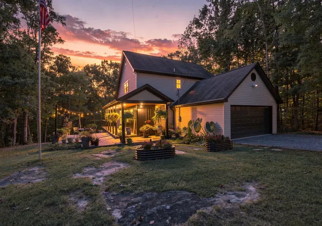 Photo 1 of Single family home for sale at 4655 S Pittsburg Mountain Rd, South Pittsburg, TN 37380 | MLS# 3620732 | Listing updated on 2026-10-15
