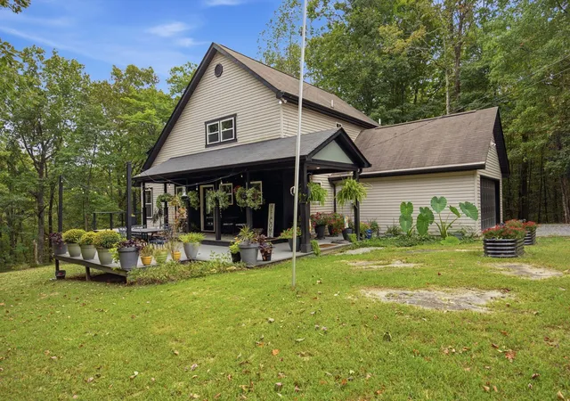 Photo 3 of Single family home for sale at 4655 S Pittsburg Mountain Rd, South Pittsburg, TN 37380 | MLS# 3620732 | Listing updated on 2026-10-15