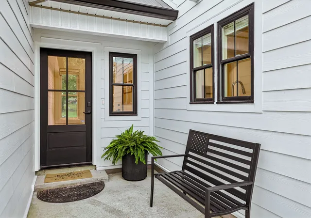 Photo 3 of Single family home for sale at 96 Maple Dr, Winchester, TN 37398 | MLS# 3623330 | Listing updated on 2026-10-23