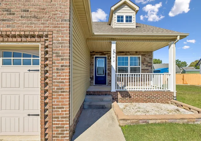 Photo 2 of Single family home for sale at 692 Crestone Ct, Clarksville, TN 37042 | MLS# 3626565 | Listing updated on 2026-10-30