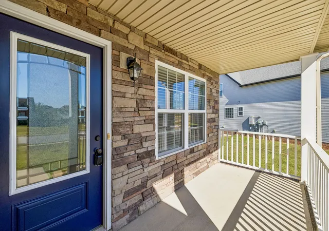 Photo 3 of Single family home for sale at 692 Crestone Ct, Clarksville, TN 37042 | MLS# 3626565 | Listing updated on 2026-10-30