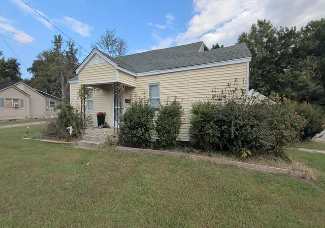 Photo 2 of Single family home for sale at 619 N Main St, Dyer, TN 38330 | MLS# 3620791 | Listing updated on 2026-10-23