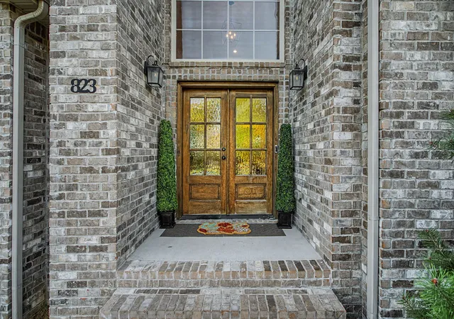 Photo 2 of Single family home for sale at 823 Shady Blf Trl, Clarksville, TN 37043 | MLS# 3620821 | Listing updated on 2026-10-22