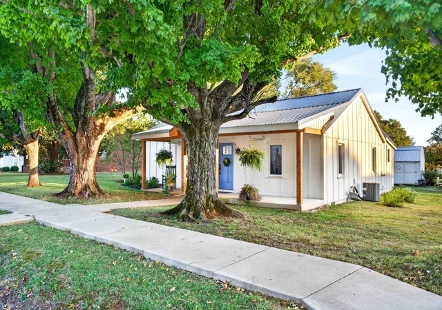 Photo 4 of Single family home for sale at 531 W Gallatin St, Adairville, KY 42202 | MLS# 3620937 | Listing updated on 2026-10-15