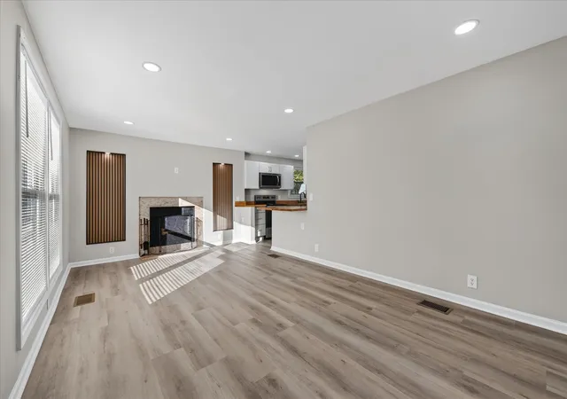 Photo 1 of Single family home for sale at 819 Country Clb Dr, Clarksville, TN 37043 | MLS# 3622152 | Listing updated on 2026-10-29
