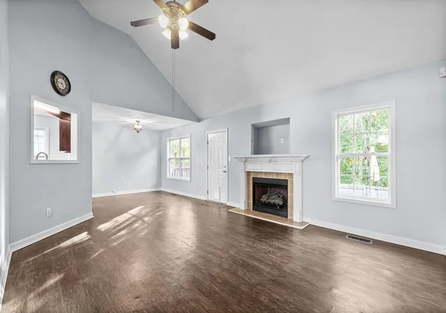 Photo 4 of Single family home for sale at 1405 Mutual Dr, Clarksville, TN 37042 | MLS# 3621683 | Listing updated on 2026-10-27