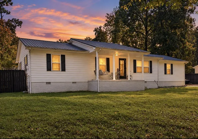 Photo 1 of Single family home for sale at 19 Carol Cir, Winchester, TN 37398 | MLS# 3623620 | Listing updated on 2026-10-23