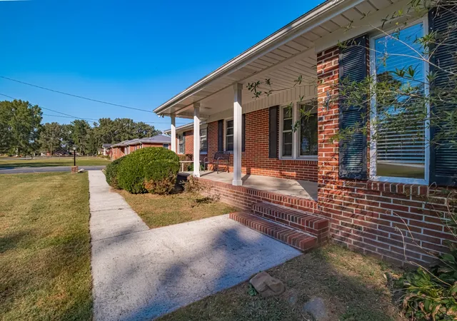 Photo 2 of Single family home for sale at 1201 Woodcrest Dr, Manchester, TN 37355 | MLS# 3621047 | Listing updated on 2026-10-23