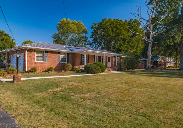 Photo 3 of Single family home for sale at 1201 Woodcrest Dr, Manchester, TN 37355 | MLS# 3621047 | Listing updated on 2026-10-23