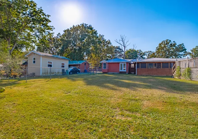 Photo 4 of Single family home for sale at 1201 Woodcrest Dr, Manchester, TN 37355 | MLS# 3621047 | Listing updated on 2026-10-23