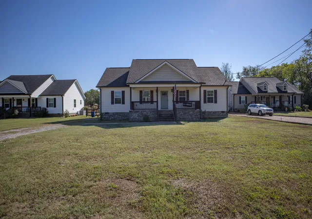 Photo 1 of Single family home for sale at 512 Robinson Ave, Chapel Hill, TN 37034 | MLS# 3621070 | Listing updated on 2026-10-27