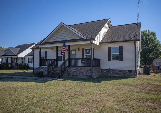 Photo 2 of Single family home for sale at 512 Robinson Ave, Chapel Hill, TN 37034 | MLS# 3621070 | Listing updated on 2026-10-27