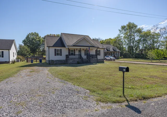 Photo 4 of Single family home for sale at 512 Robinson Ave, Chapel Hill, TN 37034 | MLS# 3621070 | Listing updated on 2026-10-27