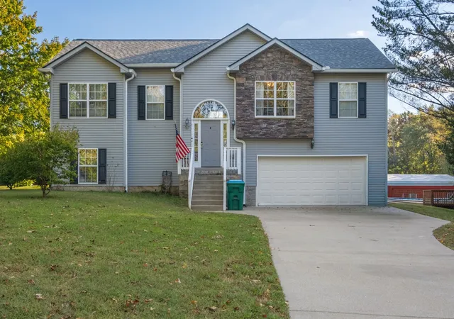 Photo 1 of Single family home for sale at 1340 Salem Rd, Clarksville, TN 37040 | MLS# 3621336 | Listing updated on 2026-10-26