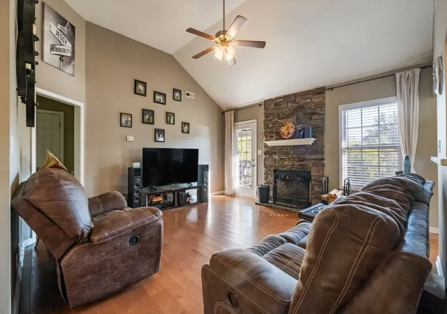 Photo 2 of Single family home for sale at 1340 Salem Rd, Clarksville, TN 37040 | MLS# 3621336 | Listing updated on 2026-10-26