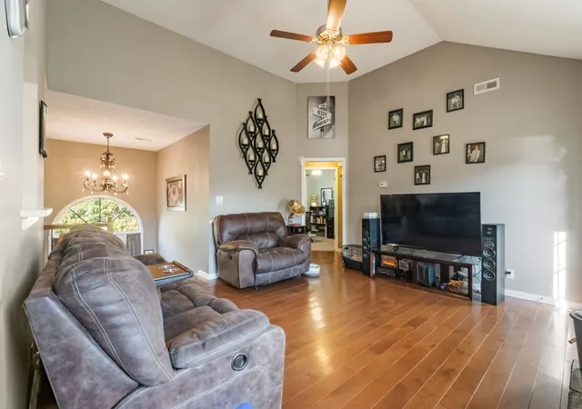 Photo 3 of Single family home for sale at 1340 Salem Rd, Clarksville, TN 37040 | MLS# 3621336 | Listing updated on 2026-10-26