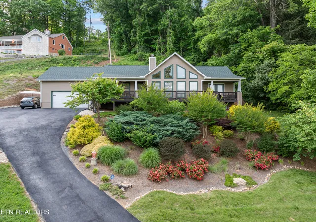 Photo 3 of Single family home for sale at 4601 Holston Hills Rd, Knoxville, TN 37914 | MLS# 3624674 | Listing updated on 2026-10-23