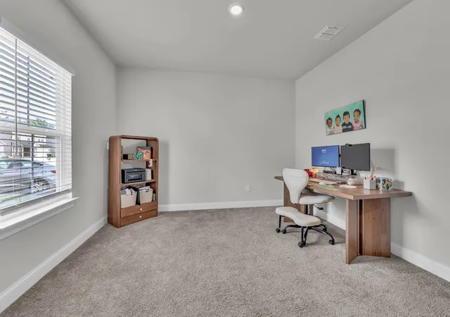 Photo 4 of Single family home for sale at 1290 Bluffton Cir, Clarksville, TN 37043 | MLS# 3621100 | Listing updated on 2026-10-15