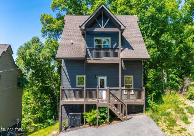 Photo 1 of Single family home for sale at 2127 Eagle Feather Dr, Sevierville, TN 37876 | MLS# 3621080 | Listing updated on 2026-10-15