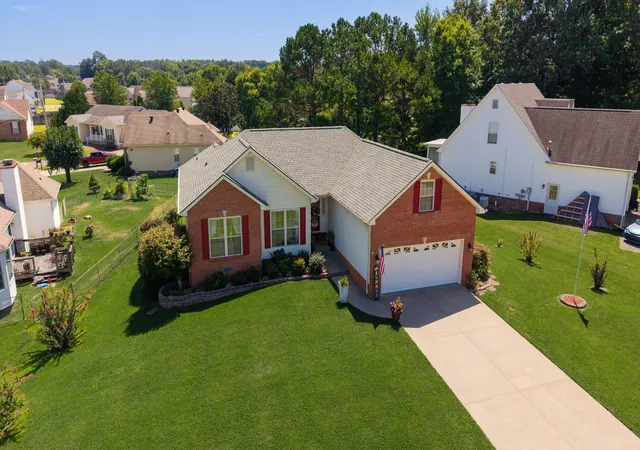 Photo 1 of Single family home for sale at 597 Edinburgh Way, Clarksville, TN 37043 | MLS# 3621166 | Listing updated on 2026-10-26