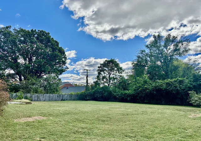Photo 3 of Single family home for sale at 915 Coral Rd, Nashville, TN 37204 | MLS# 3622465 | Listing updated on 2026-10-26