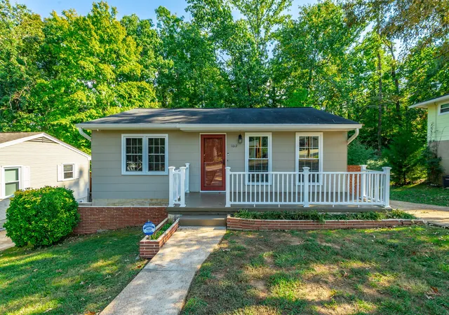 Photo 1 of Single family home for sale at 1012 Summer St, Chattanooga, TN 37405 | MLS# 3621196 | Listing updated on 2026-10-22