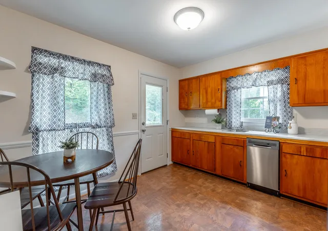 Photo 4 of Single family home for sale at 1012 Summer St, Chattanooga, TN 37405 | MLS# 3621196 | Listing updated on 2026-10-22