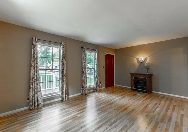 Photo 3 of Single family home for sale at 1012 Summer St, Chattanooga, TN 37405 | MLS# 3621196 | Listing updated on 2026-10-22