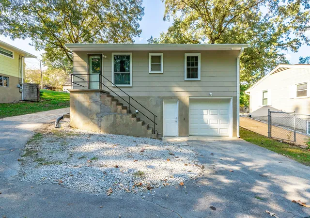 Photo 2 of Single family home for sale at 1012 Summer St, Chattanooga, TN 37405 | MLS# 3621196 | Listing updated on 2026-10-22