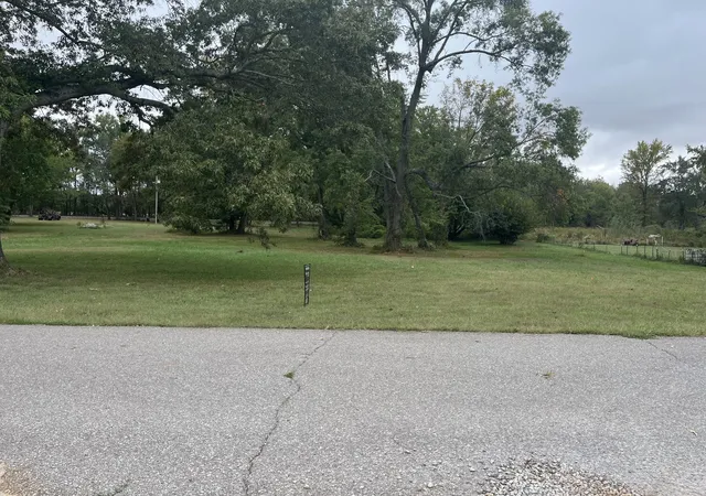 Photo 1 of Sale Pending at 1 Johnson St, Clarksville, TN 37043 | MLS# 3621745 | Listing updated on 2026-10-26