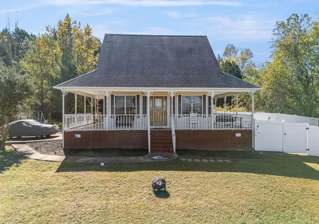Single family home for sale at 611 Old Agnew Rd, Pulaski, TN 38478 | MLS# 3624365