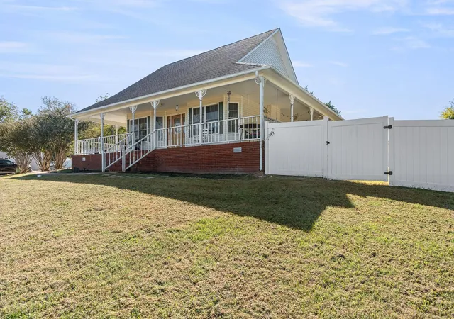 Photo 1 of Single family home for sale at 611 Old Agnew Rd, Pulaski, TN 38478 | MLS# 3624365 | Listing updated on 2026-10-22