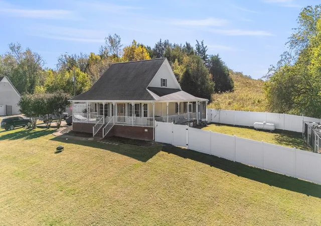 Photo 3 of Single family home for sale at 611 Old Agnew Rd, Pulaski, TN 38478 | MLS# 3624365 | Listing updated on 2026-10-22