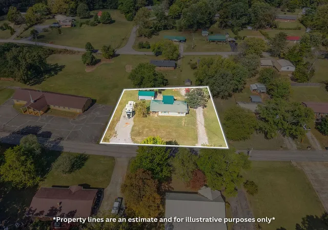 Single family home for sale at 318 Susanne St, Lawrenceburg, TN 38464 | MLS# 3622747