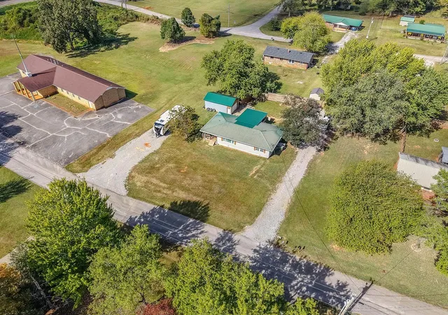 Photo 4 of Single family home for sale at 318 Susanne St, Lawrenceburg, TN 38464 | MLS# 3622747 | Listing updated on 2026-10-20