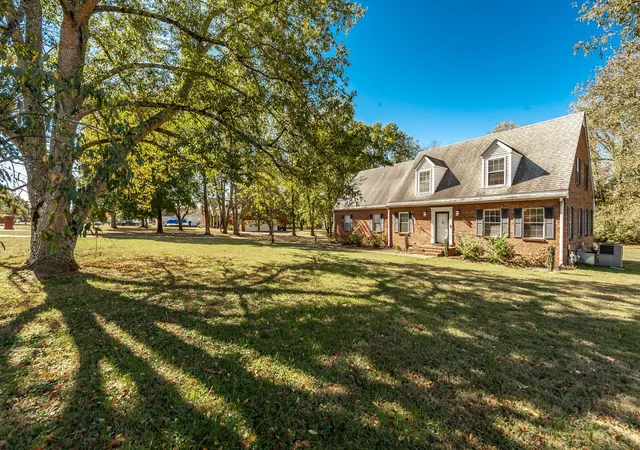 Single family home for sale at 552 Hollerman Ln, Gallatin, TN 37066 | MLS# 3621799