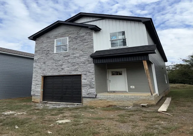 Photo 1 of Single family home for sale at 819 Gracey Ave, Clarksville, TN 37040 | MLS# 3621350 | Listing updated on 2026-10-16