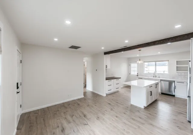 Photo 4 of Single family home for sale at 111 Cole Dr, Hendersonville, TN 37075 | MLS# 3621371 | Listing updated on 2026-10-30