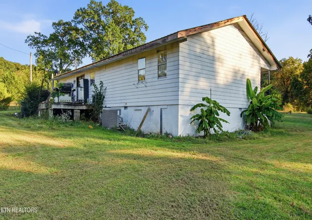Photo 2 of Single family home for sale at 222 Agency Crk Ln, Decatur, TN 37322 | MLS# 3621391 | Listing updated on 2026-10-19