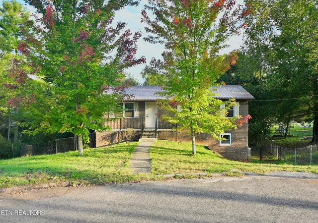Photo 3 of Single family home for sale at 4403 Mace Ln, Knoxville, TN 37938 | MLS# 3621399 | Listing updated on 2026-10-16