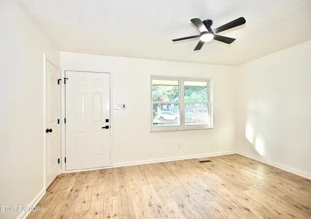 Photo 3 of Single family home for sale at 4403 Mace Ln, Knoxville, TN 37938 | MLS# 3621399 | Listing updated on 2026-10-16
