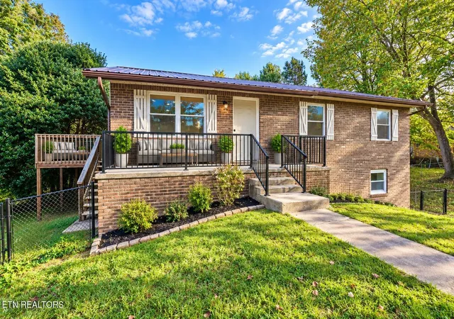 Photo 2 of Single family home for sale at 4403 Mace Ln, Knoxville, TN 37938 | MLS# 3621399 | Listing updated on 2026-10-16