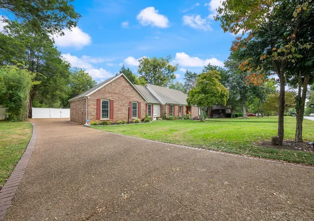Photo 2 of Single family home for sale at 1706 Haynes Dr, Murfreesboro, TN 37129 | MLS# 3621673 | Listing updated on 2026-10-16